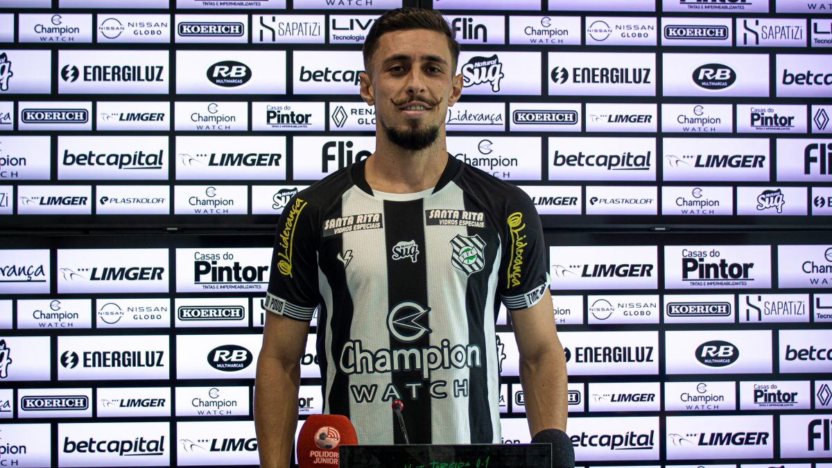 Figueira apresenta o atacante Gustavo França Figueirense Futebol Clube